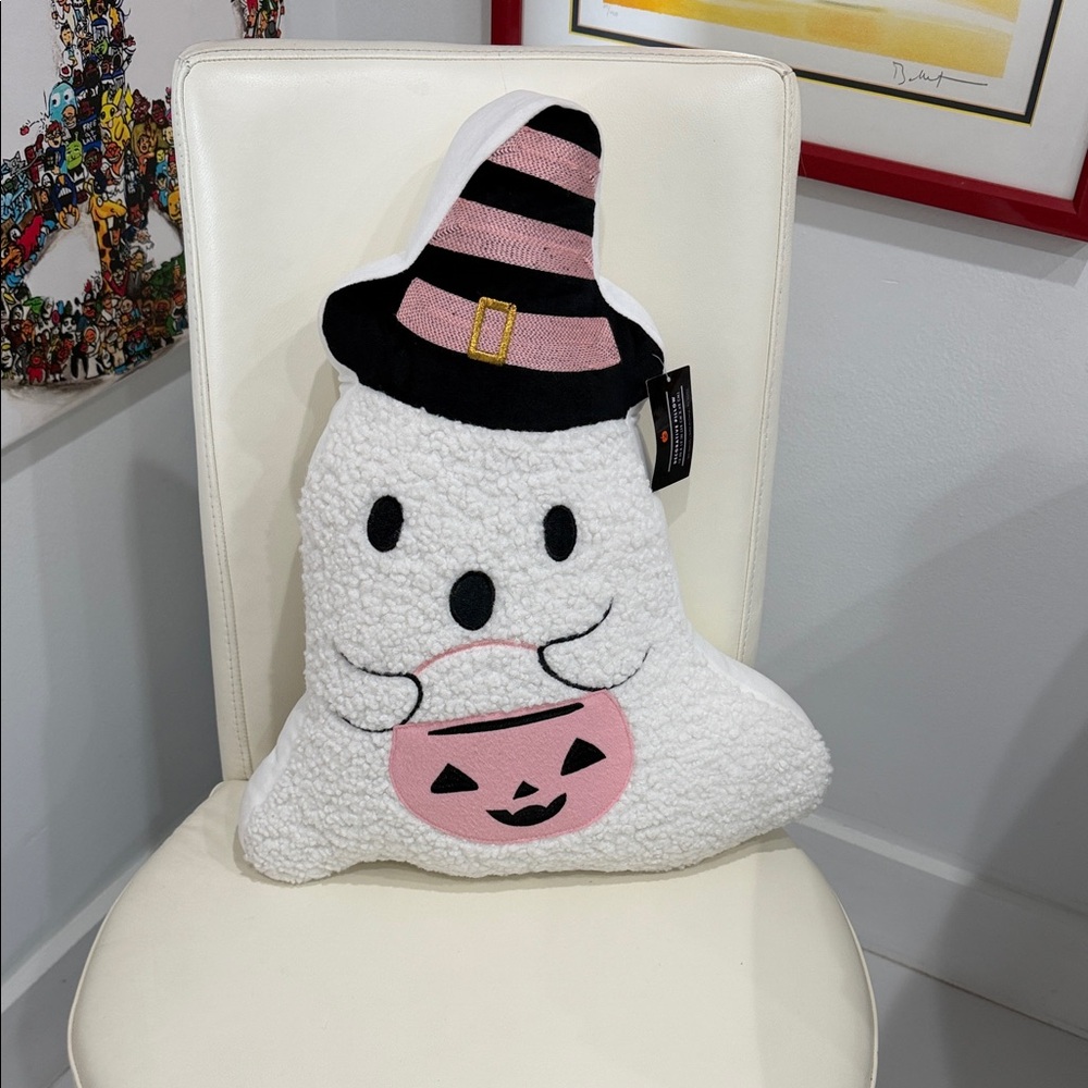 Jack O'Lantern Lane Halloween White/Pink/Black Ghost in Witch Hat Pillow
